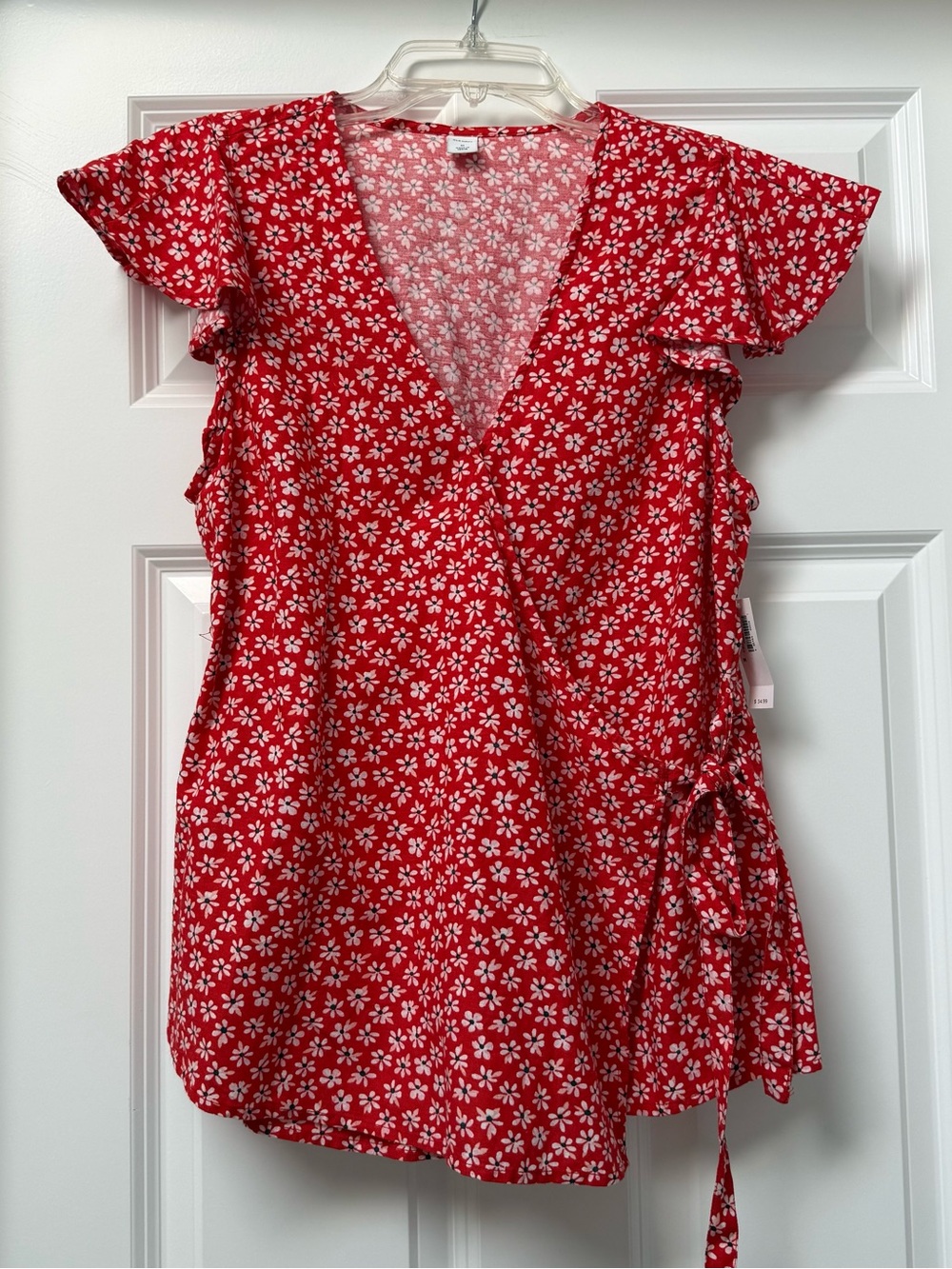 Old Navy NWT red and white daisy floral wrap top with short flutter sleeves sz M